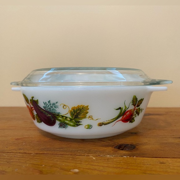 JAJ PYREX dish with lid - Picture 2 of 5
